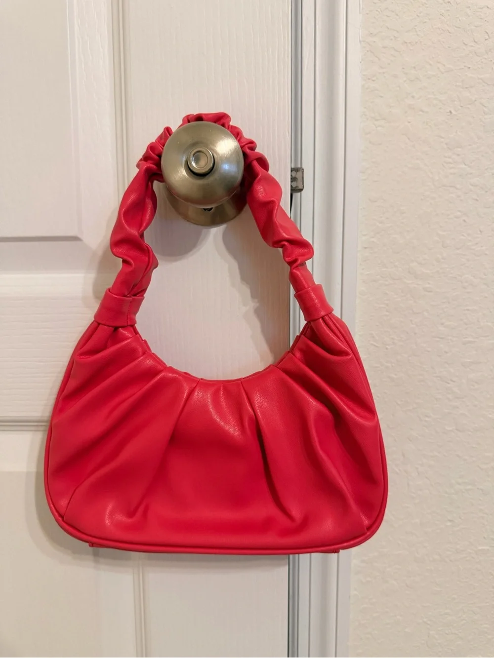 Ruched Shoulder Bag  (Pink)!